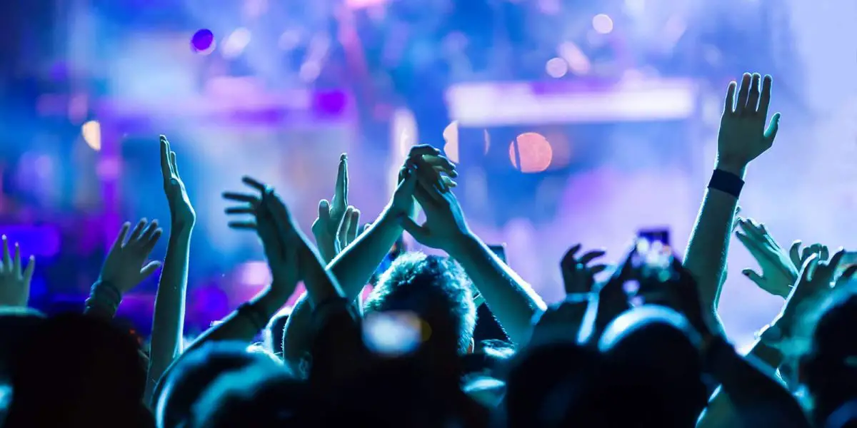 How Much Do Singers Make Per Concert? ( Thousands or Millions? ) » How